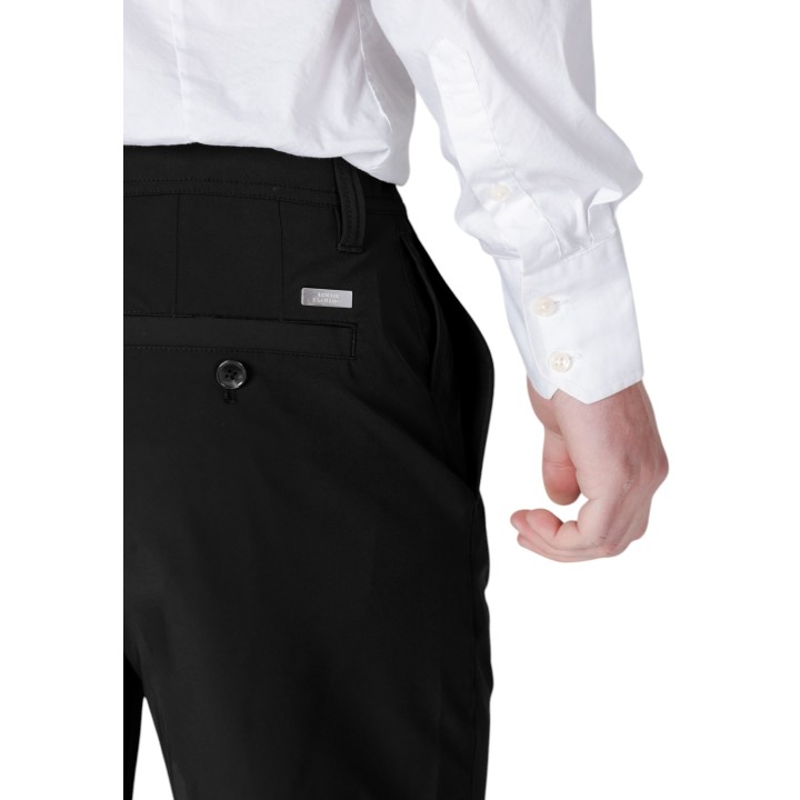 Detalle del pantalón corto negro Armani Exchange 8NZS49 ZNYZZ para hombre