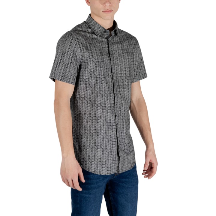 Camisa negra de hombre Armani Exchange XM000624 AF13184 vista de tres cuartos