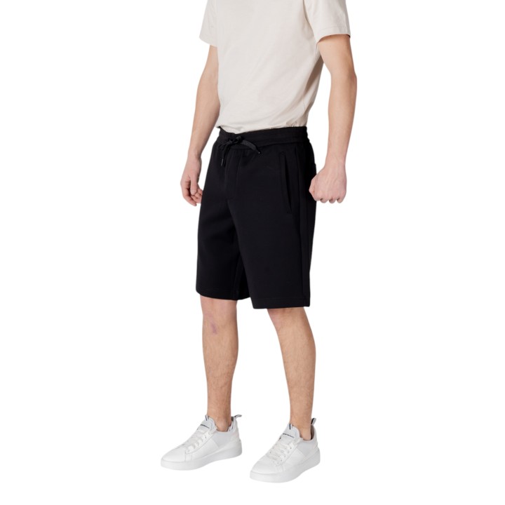 Armani Exchange pantalón corto de hombre negro XM000372 AF10818 vista tres cuartos
