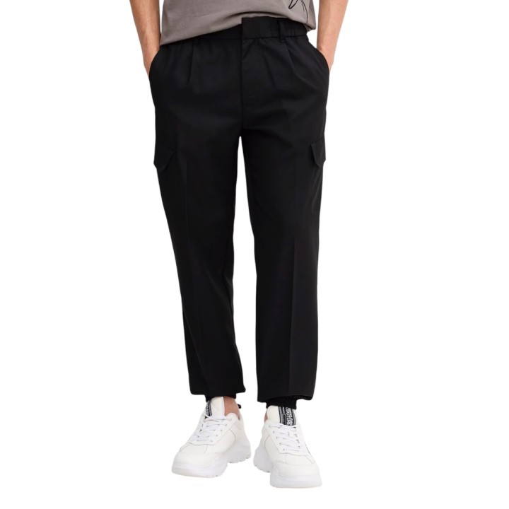 Pantalón negro de hombre Armani Exchange XM001208 AF12041 vista frontal