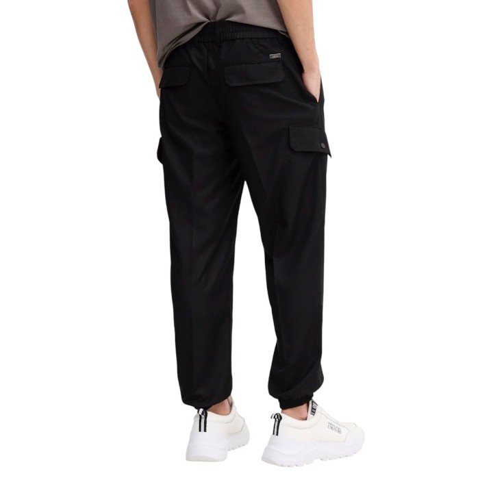 Pantalón negro de hombre Armani Exchange XM001208 AF12041 vista posterior
