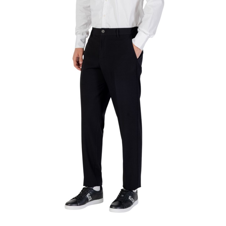 Armani Exchange pantalón negro de hombre vista frontal