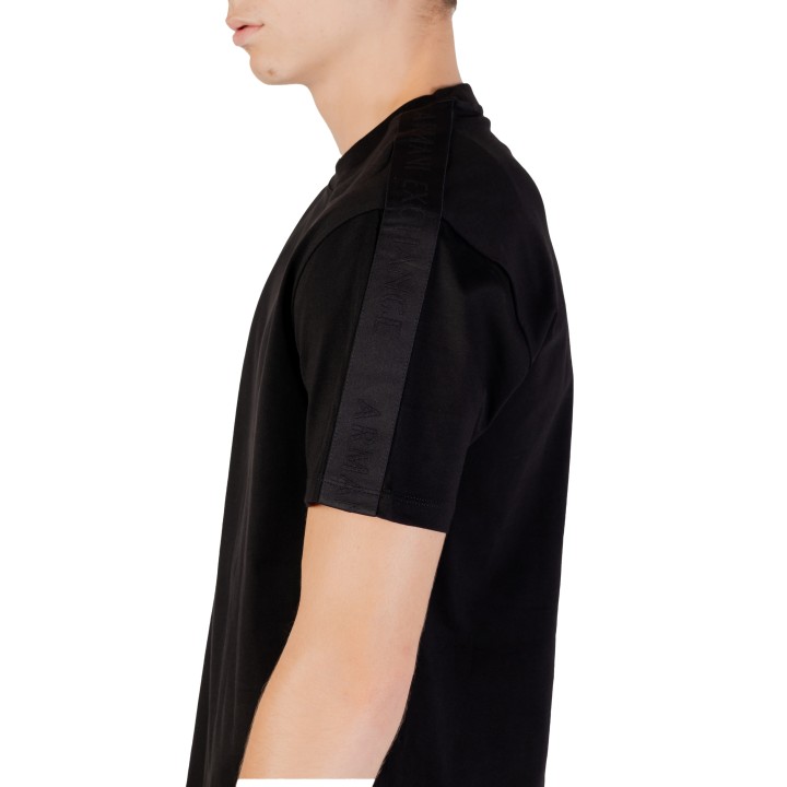 Detalle de manga de camiseta negra Armani Exchange de hombre XM001283 AF10361