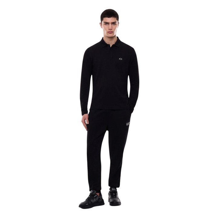 Armani Exchange polo de hombre negro de manga larga vista de tres cuartos