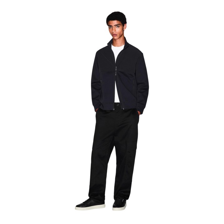 Sudadera negra de hombre Armani Exchange vista frontal de cuerpo entero