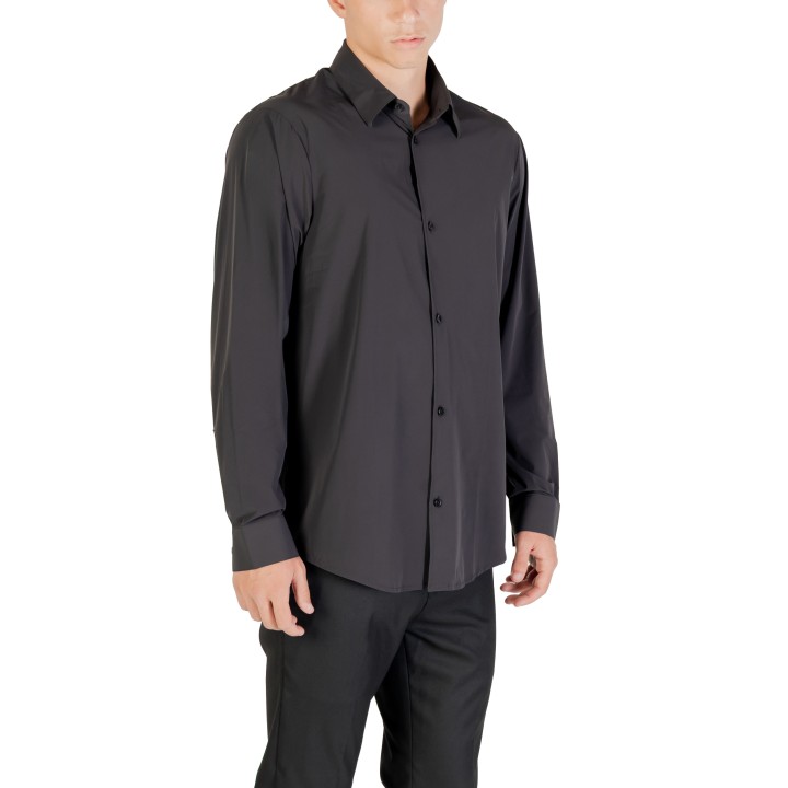 Armani Exchange camisa negra de hombre XM001567 AF19193 vista tres cuartos