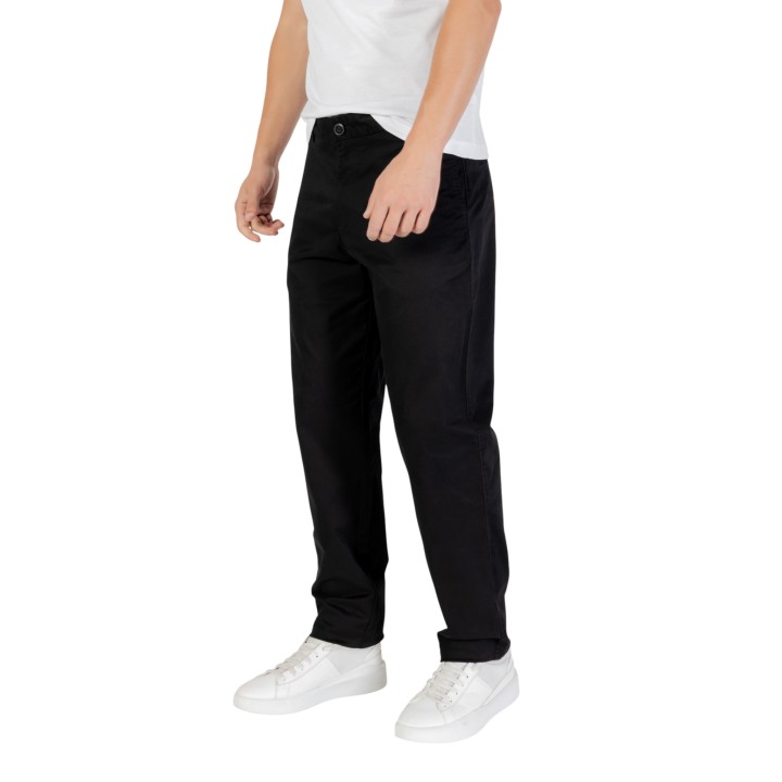 Armani Exchange pantalón de hombre negro XM001569 AF18849 vista de tres cuartos