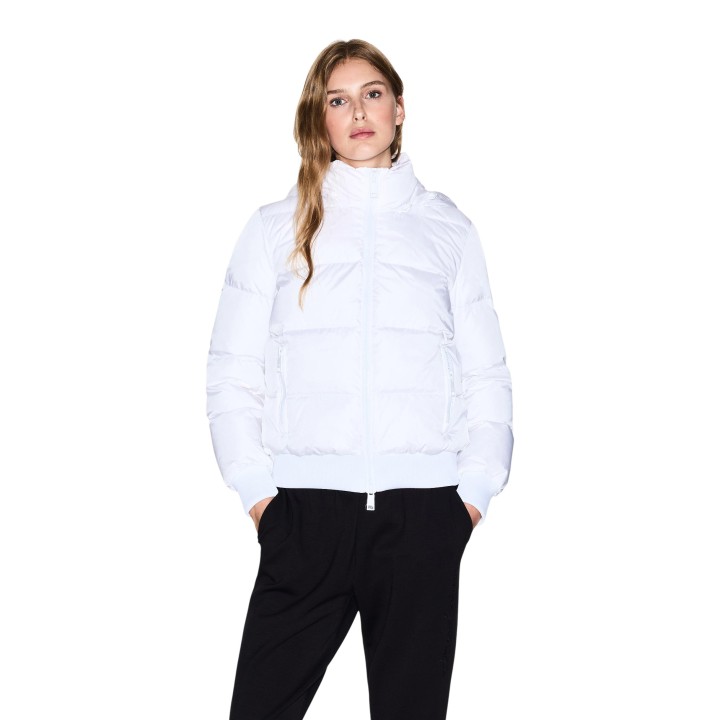 Armani Exchange chaqueta acolchada blanca de mujer vista frontal