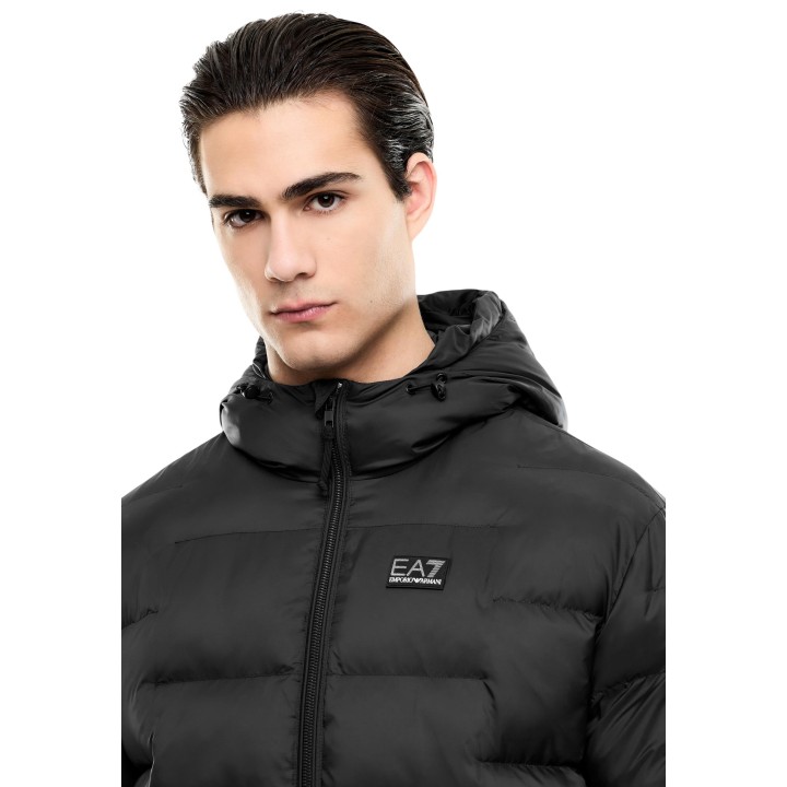 Armani Exchange chaqueta acolchada negra para hombre XM000348 AF12286 detalle frontal