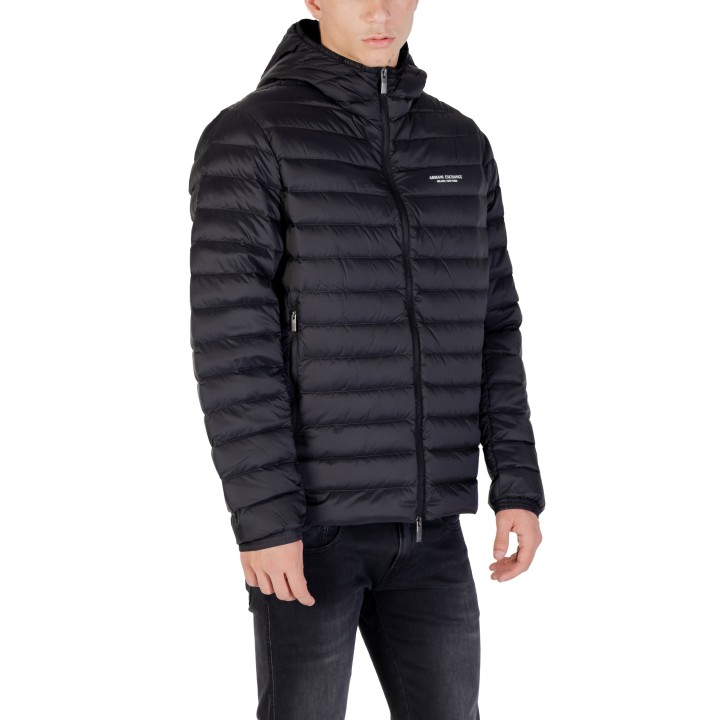 Chaqueta acolchada negra de hombre Armani Exchange vista de tres cuartos