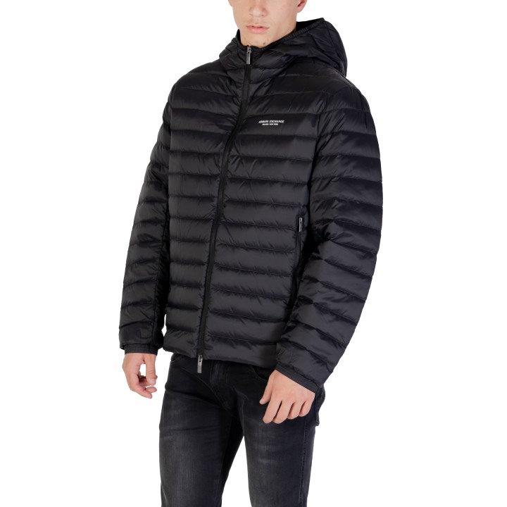 Chaqueta acolchada negra de hombre Armani Exchange vista de tres cuartos
