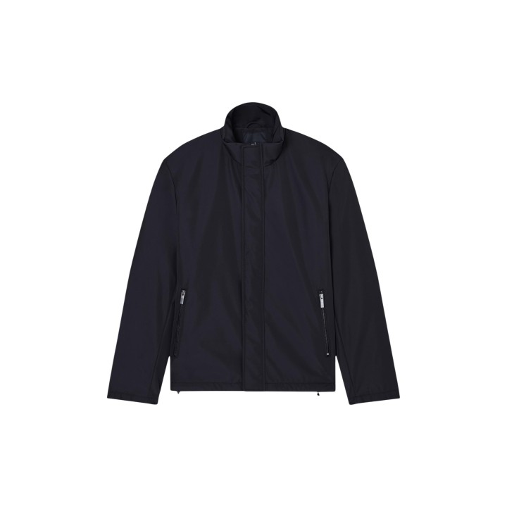 Armani Exchange chaqueta de hombre negra vista frontal en plano