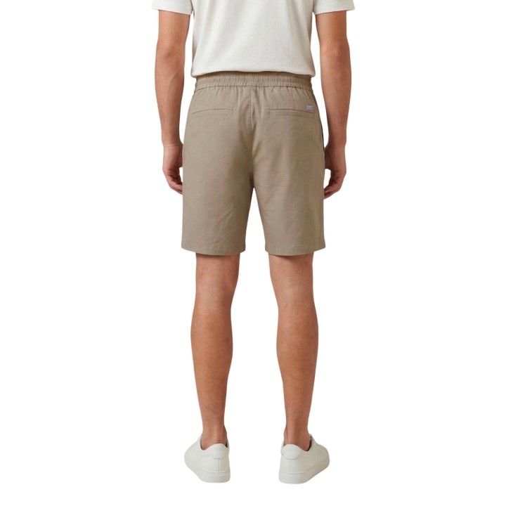 Armani Exchange pantalón corto de hombre beige vista posterior