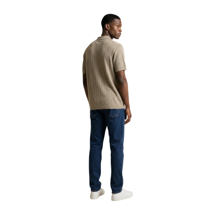Armani Exchange jersey polo de hombre taupe de punto vista posterior tres cuartos