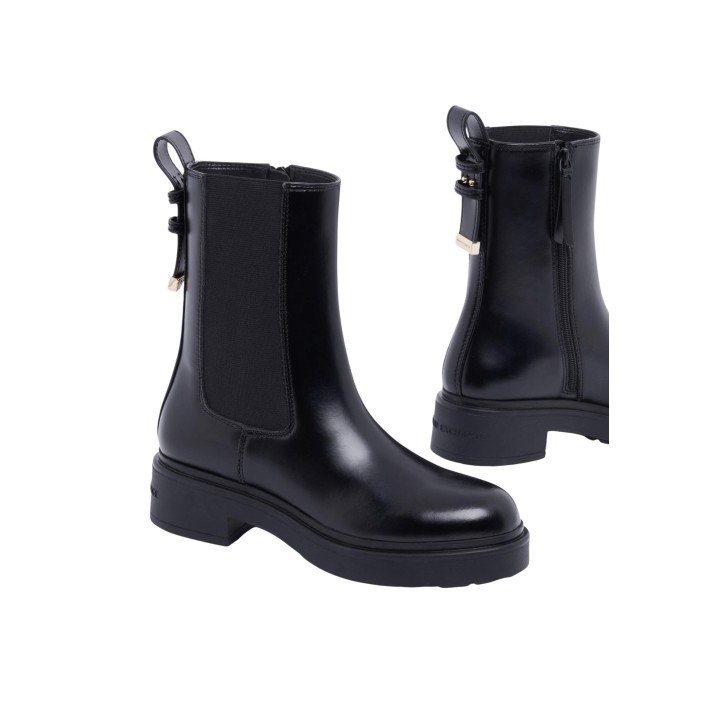 Armani Exchange botines negros para mujer vista de tres cuartos