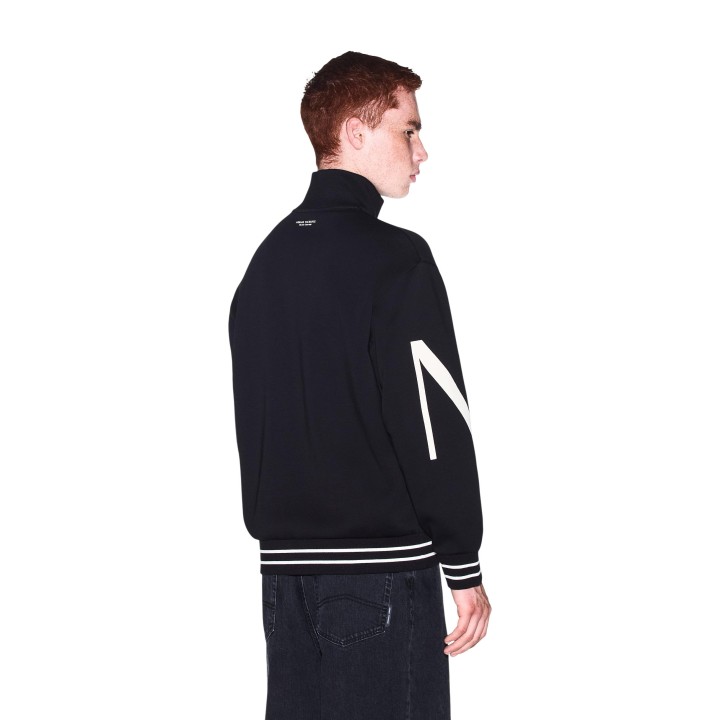 Armani Exchange sudadera negra de hombre XM002950 vista tres cuartos posterior
