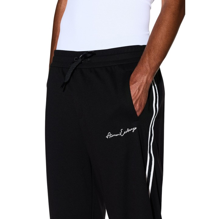 Detalle frontal del pantalón negro de hombre Armani Exchange 8NZPSG Z9N1Z