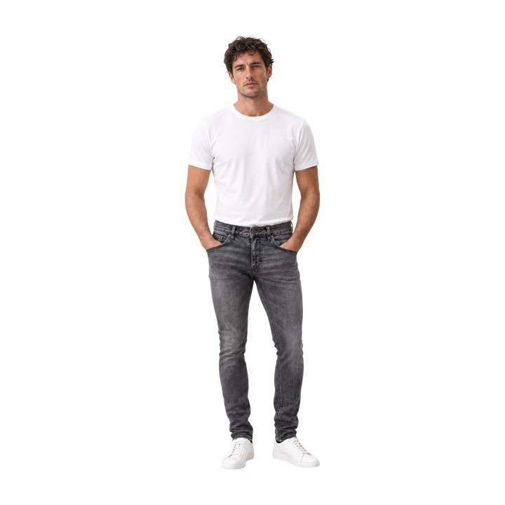 Armani Exchange pantalón vaquero negro de hombre vista frontal completa