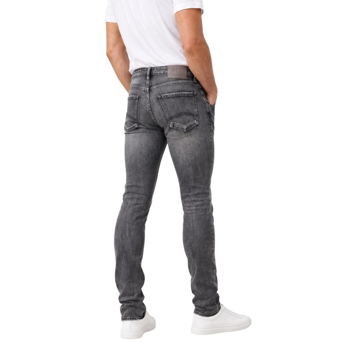 Armani Exchange pantalón vaquero negro de hombre vista posterior