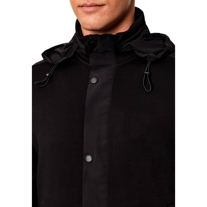 Detalle frontal de sudadera negra Armani Exchange XM001011 AF10818