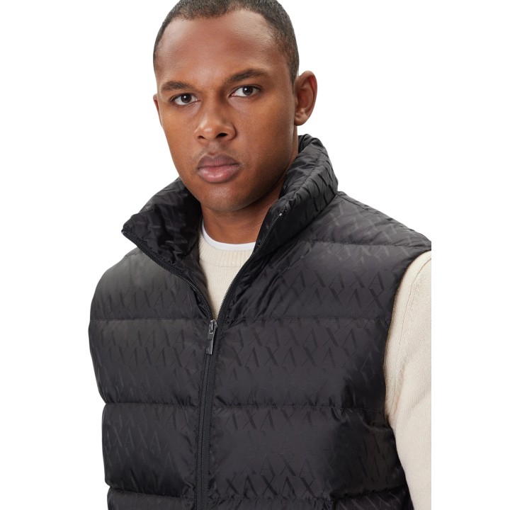 Armani Exchange chaleco negro de hombre XM001581 AF16628 detalle