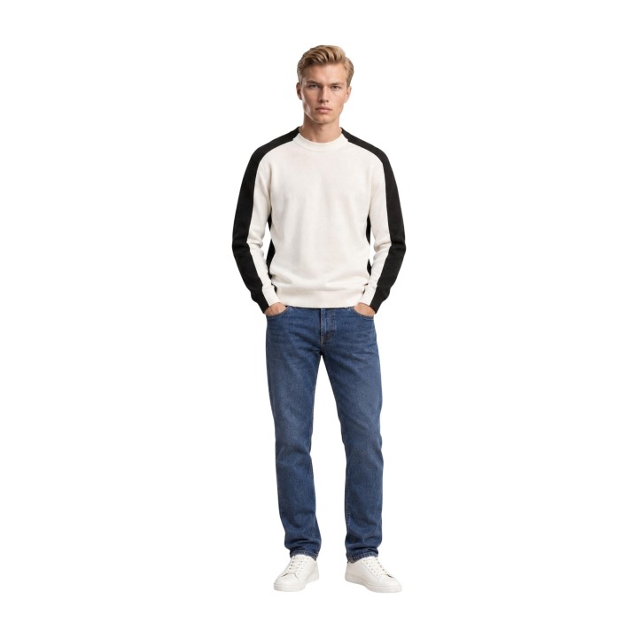 Jersey Armani Exchange de hombre en crema con mangas negras vista frontal de cuerpo entero
