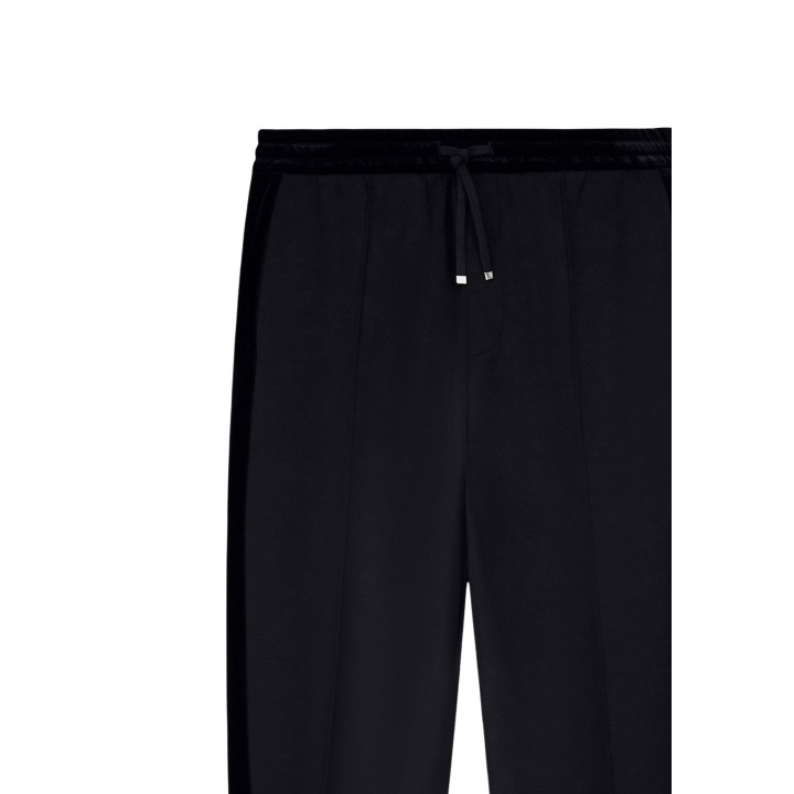 Detalle frontal del pantalón negro de hombre Armani Exchange XM002924 AF19936
