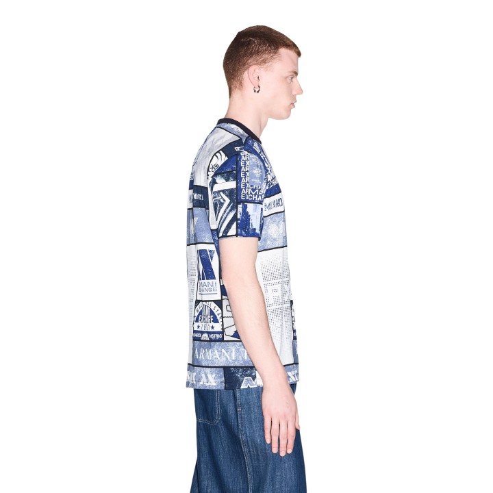Camiseta Armani Exchange de hombre blanca con estampado azul vista lateral