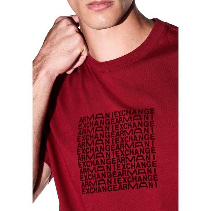 Detalle frontal de camiseta Armani Exchange roja de hombre XM003044 AF21323