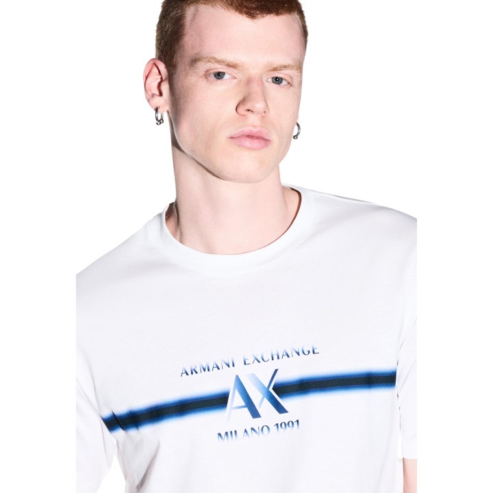 Camiseta blanca de hombre Armani Exchange XM003103 AF10356 detalle del estampado frontal