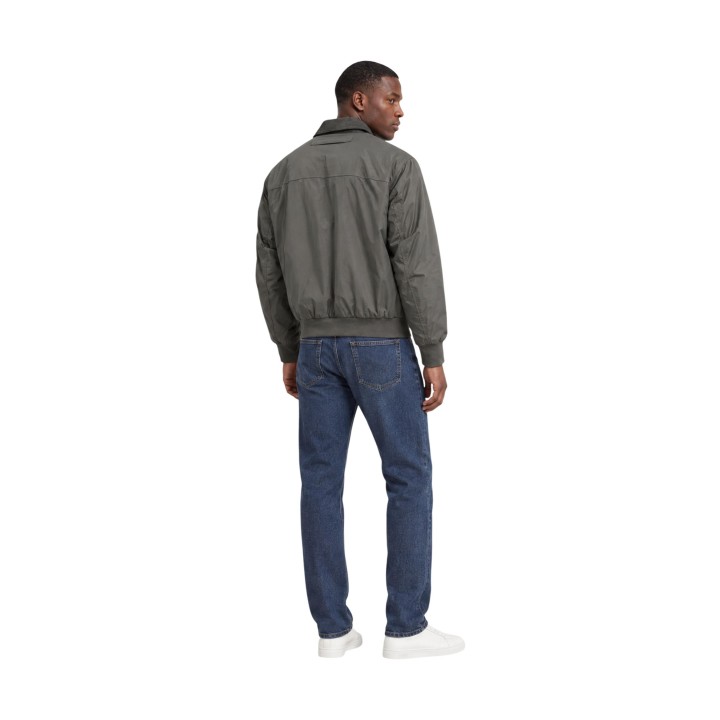 Armani Exchange chaqueta de hombre verde oliva vista posterior de tres cuartos