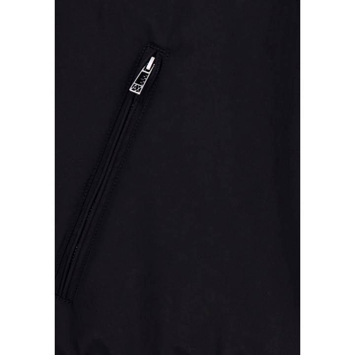 Detalle de cremallera en chaqueta negra Armani Exchange de hombre