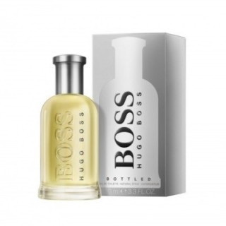 Perfume Boss Bottled para hombre frasco con líquido ambar vista frontal