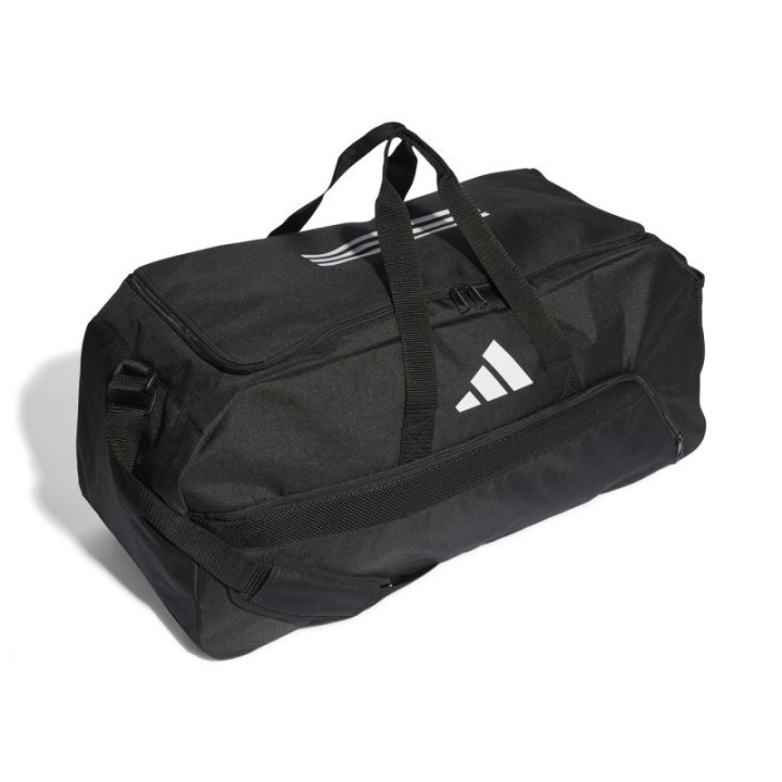Bolsa duffle adidas negra unisex con logo blanco vista en perspectiva