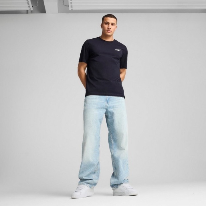 camiseta azul marino para hombre puma con logo blanco vista frontal