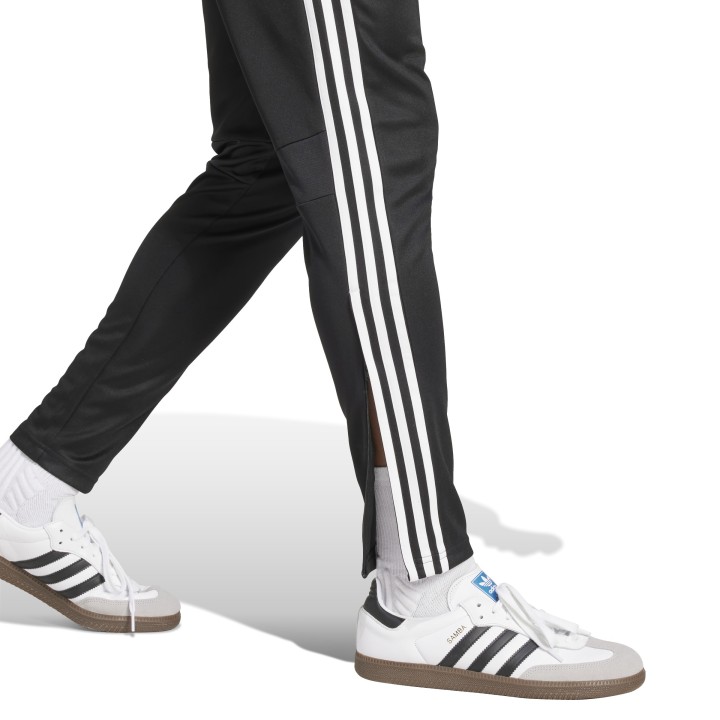 Chándal Adidas Tiro Essentials negro blanco detalle pantalón
