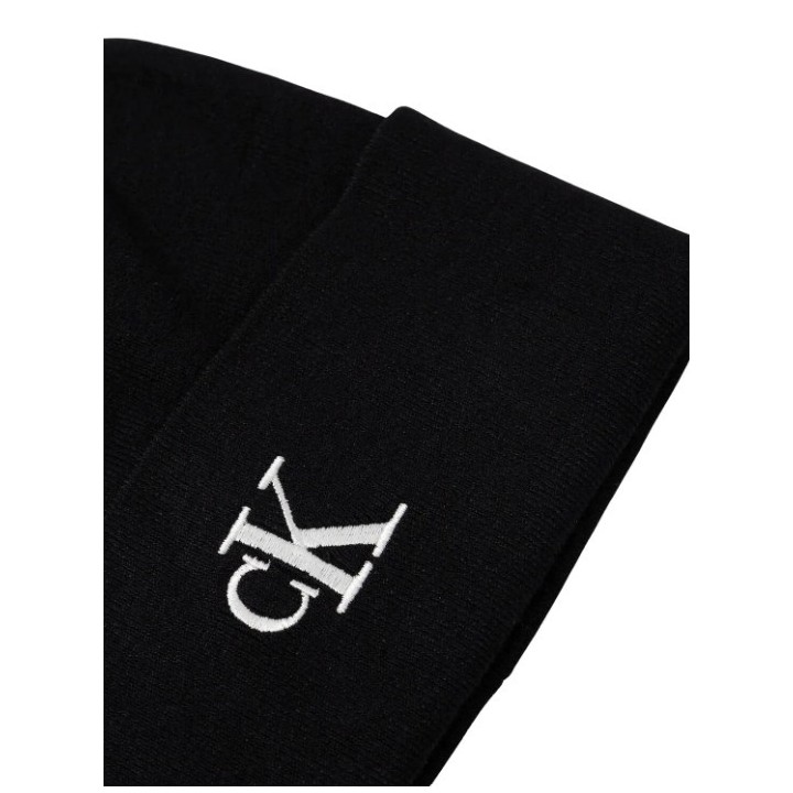 Gorro Calvin Klein poliéster reciclado negro detalle