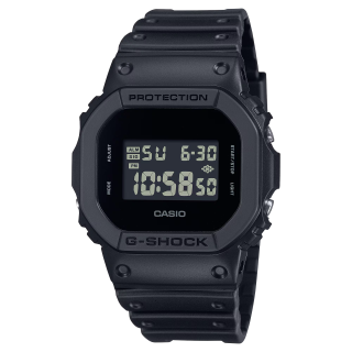 Reloj Casio G-Shock DW-5600UBB-1 negro mate con pantalla digital negativa, vista frontal.