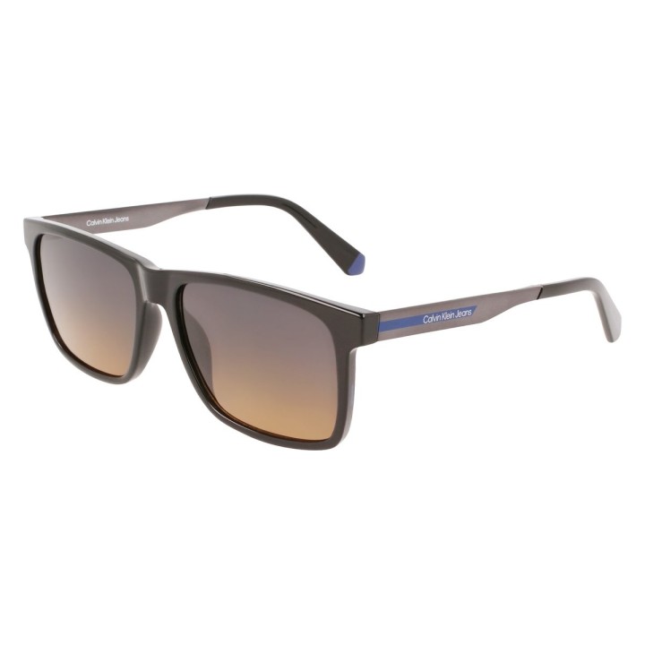 Gafas de sol Calvin Klein para hombre con montura de plastico negra y lentes marron degradado vista tres cuartos
