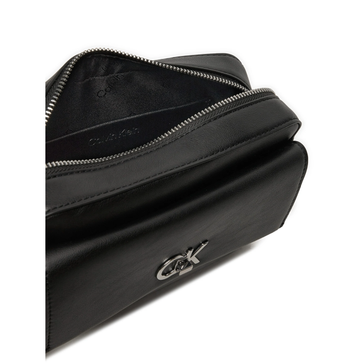 Bolso cruzado Calvin Klein de poliéster negro detalle interior
