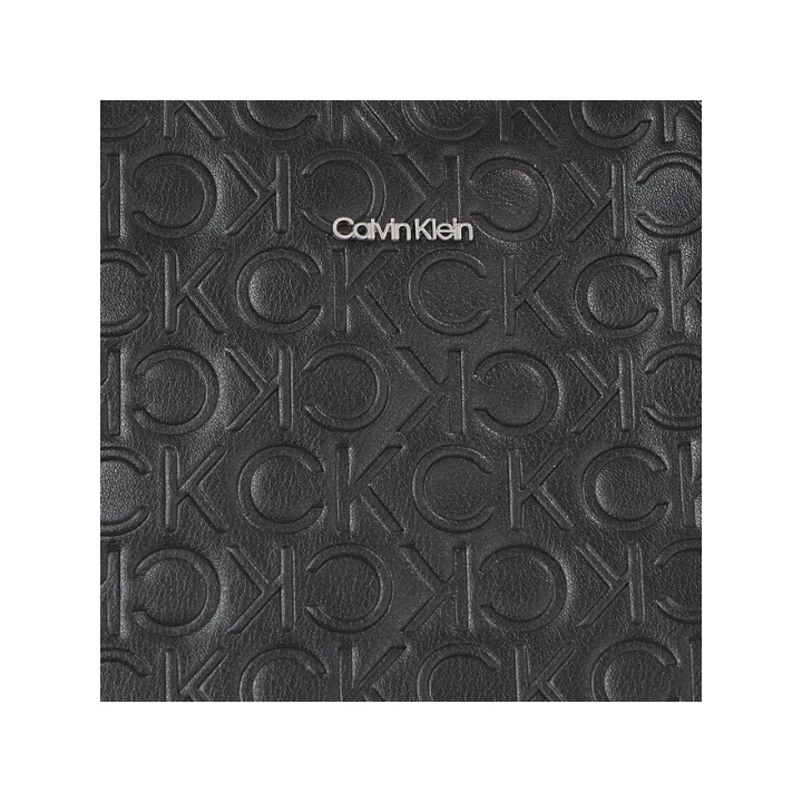bolso shopper negro de poliester reciclado para mujer Calvin Klein vista detalle