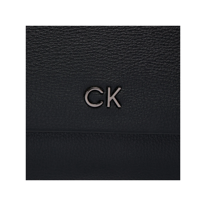 Bolso Calvin Klein Shaped Camera clásico negro