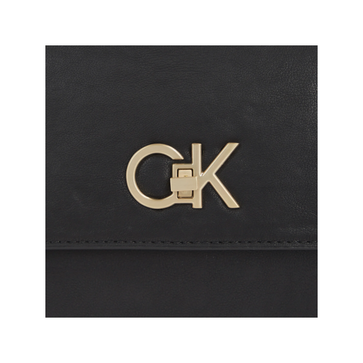 Bolso Calvin Klein de poliéster con broche de logo negro