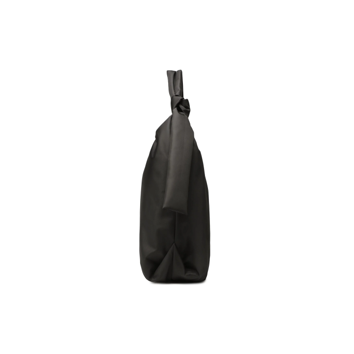 Bolso Calvin Klein elegante reciclado negro vista lateral