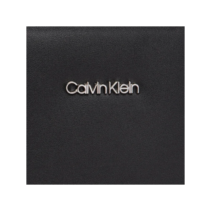 Bolso Calvin Klein de poliéster 100% reciclado plano negro