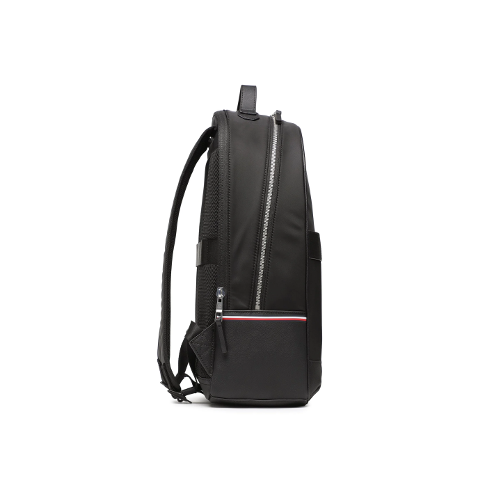 Mochila negra de poliester Tommy Hilfiger para hombre vista lateral con tirantes acolchados