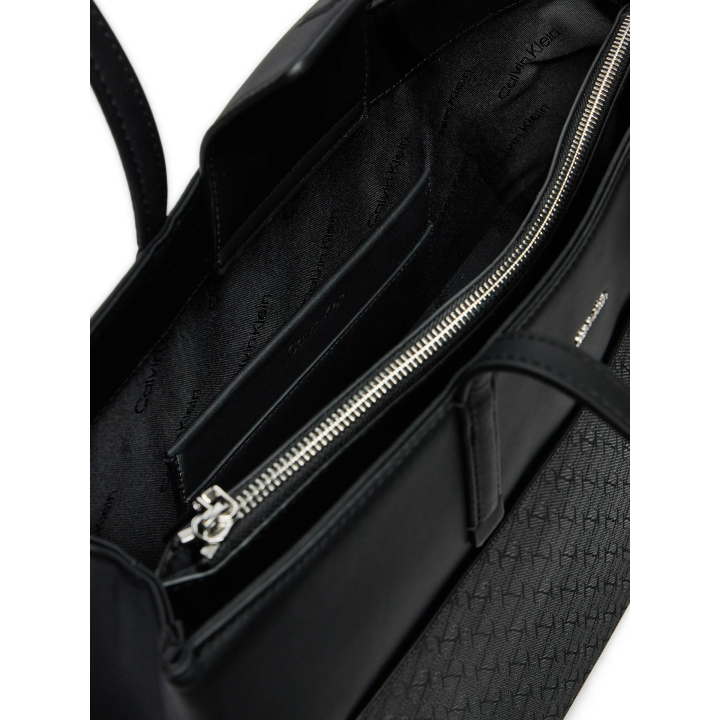 Bolso Calvin Klein rectangular de poliéster negro vista interior