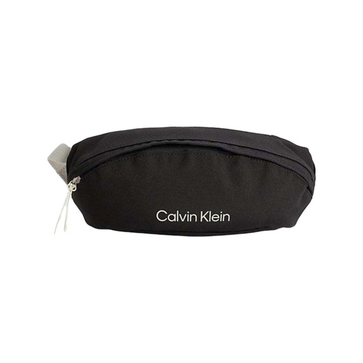 Riñonera negra de poliéster reciclado para hombre Calvin Klein vista frontal