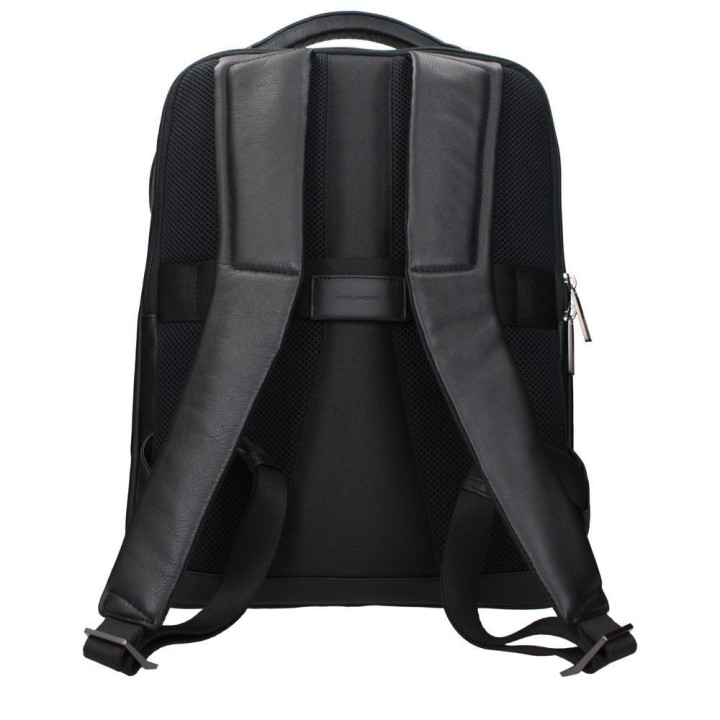 Mochila de cuero negra para hombre Piquadro vista dorsal
