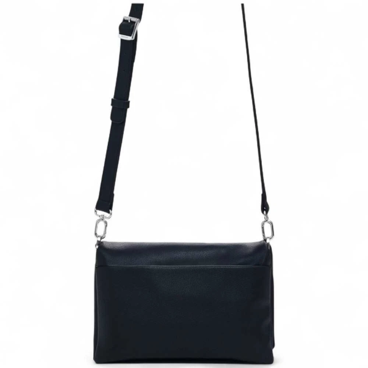 bolso flap negro de polietileno Desigual para mujer con asa roja y estampado Mickey vista dorsal